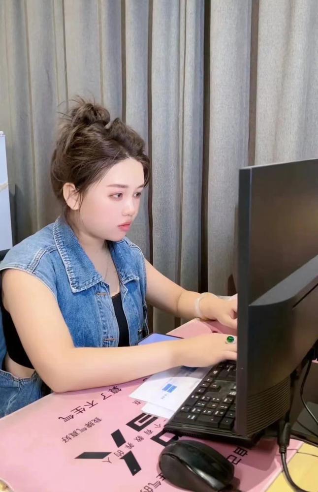 大码女装主播:"胖"并快乐着