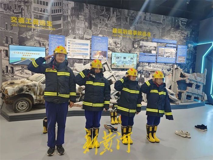 济南这群中学生到消防科普教育基地开展体验活动