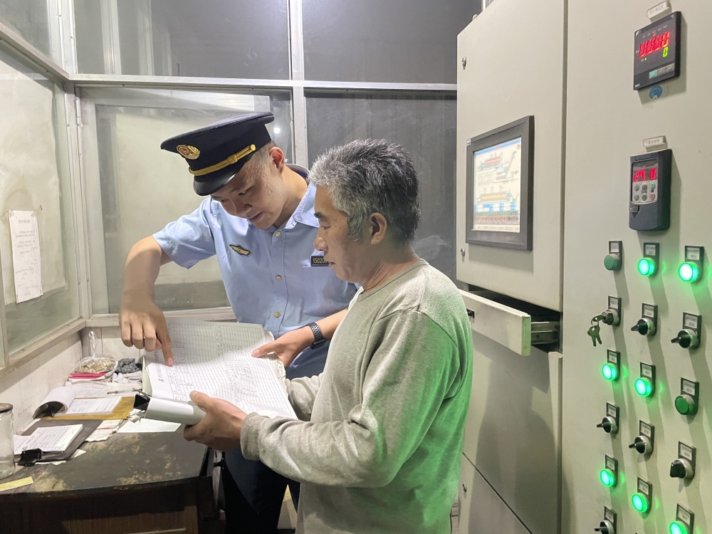 根据前期对即墨一中,即墨二中,实验高中和一职专考场周围区域主要噪声