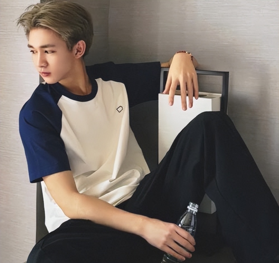 参加高考的荣梓杉,早已经是中戏北电双第一,18岁的他究竟有多强