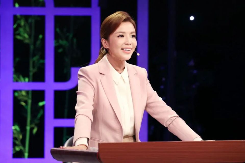 央视一姐朱迅：2次患癌，7次上春晚，挚爱男人离世，抱憾终生_腾讯新闻