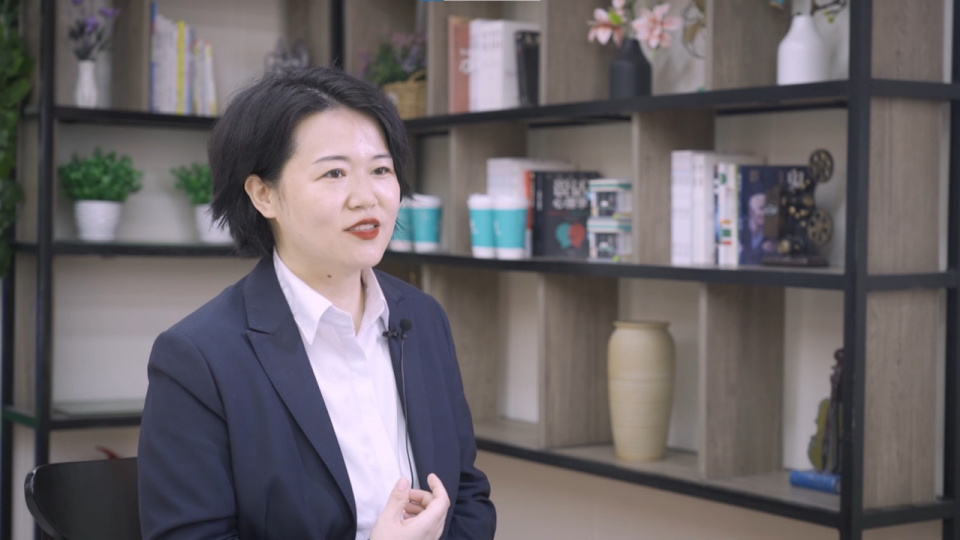 悦来悦喜行销线上总监马倩接受大河网采访"有时候买的东西多,手机放包