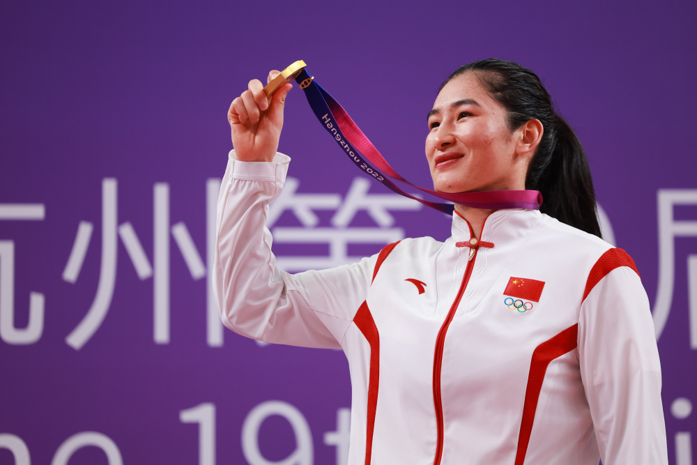 拳击女子75公斤级李倩夺冠