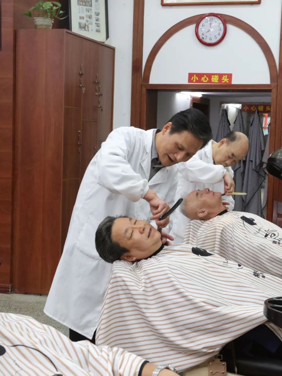 理发刀起落之间,探寻团挑战新造型成功～东关街,曾是扬州水陆交通要道