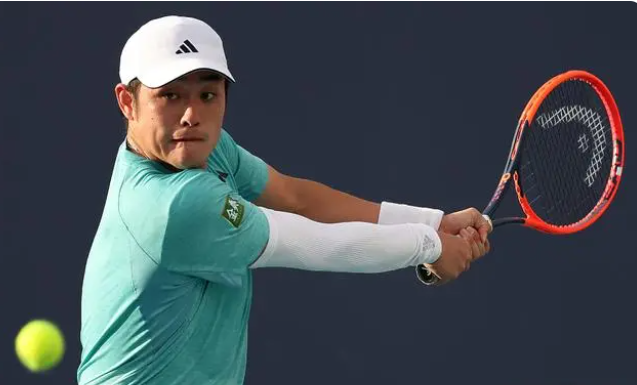 吴易昺是中国男网90后名将,出道即巅峰,斩获美网青少年双冠,转型职业