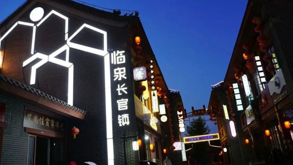 6月30日起长官杂技小镇每天开展杂技巡街,戏曲专场演出,变脸展示等