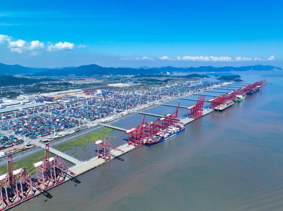 宁波舟山港梅山港区6号至10号集装箱码头工程通过竣工验收