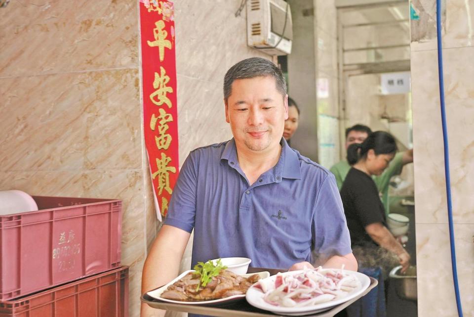 城市英雄 64期 | 排档廿四载,至味在人间