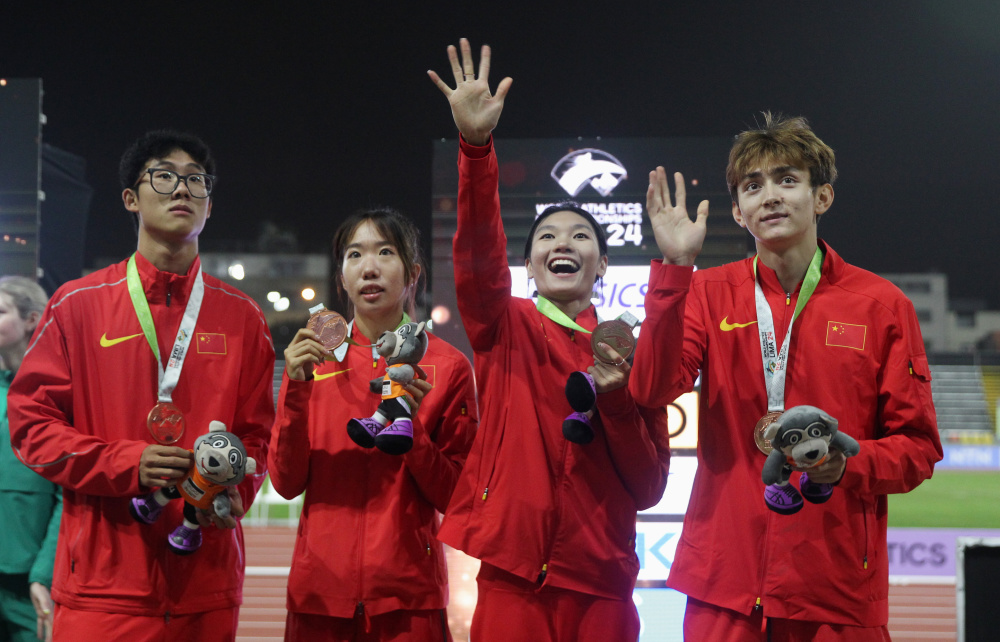 田径——世青赛:中国队获4x400米混合接力铜牌