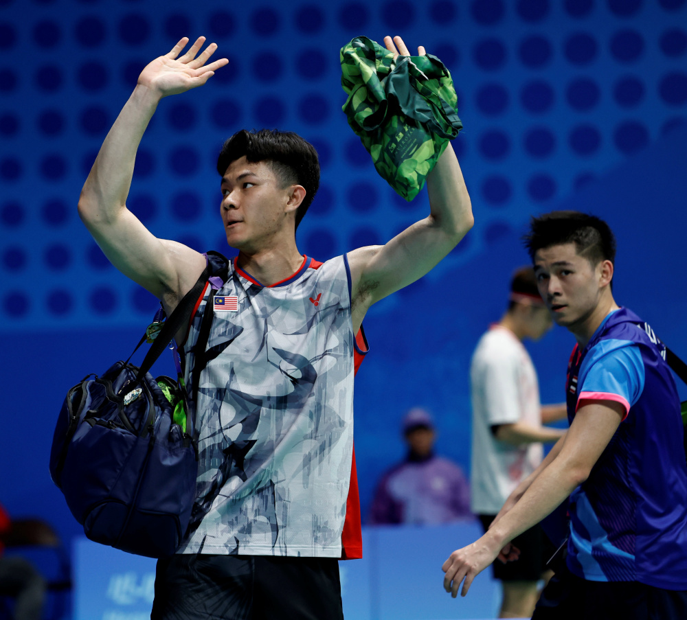 羽毛球男子单打八分之一决赛马来西亚选手李梓嘉晋级