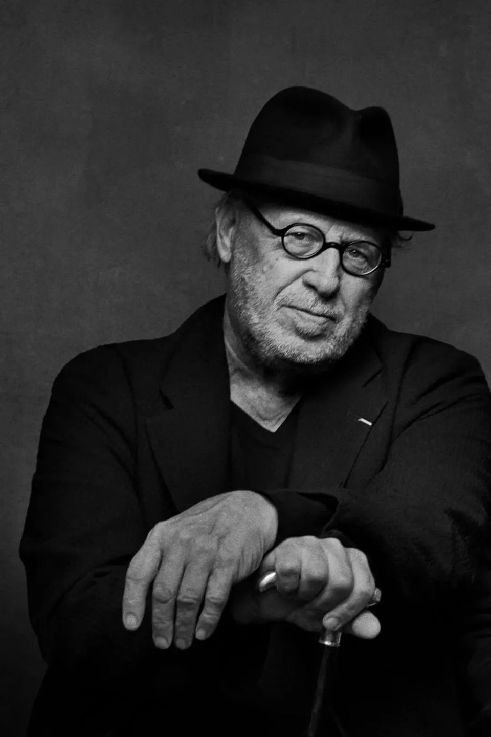 美国艺术家约瑟夫·科苏斯是观念艺术最早的先驱以及主要代表人物.