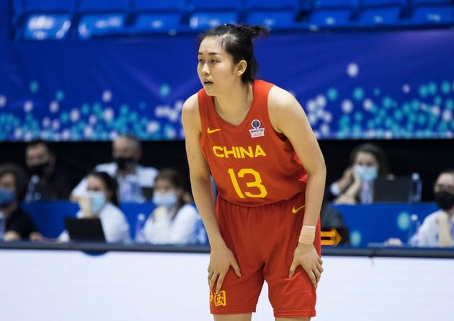 中国女篮12人名单出炉！韩旭李梦领衔，潘臻琦落选，32岁王牌回归_腾讯新闻