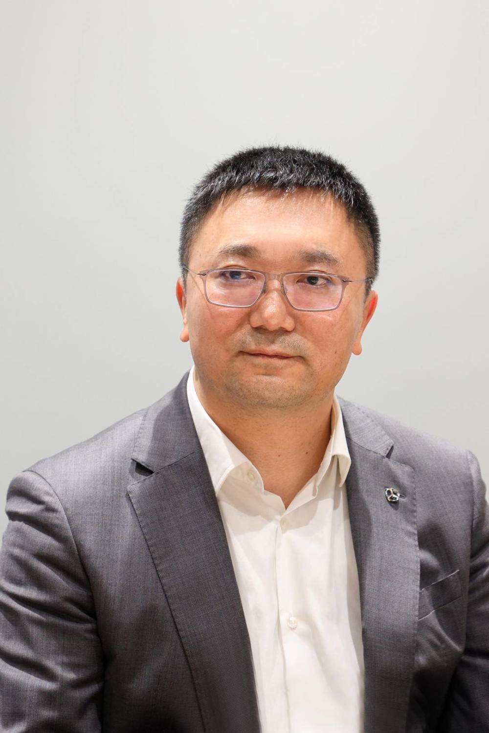 采访了北京梅赛德斯-奔驰销售服务有限公司高级执行副总裁张焱先生