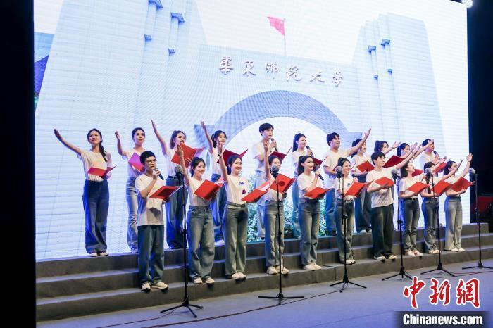 沪,湘,黔师生上海唱响红色歌谣,非遗民谣 诠释百年大夏之光