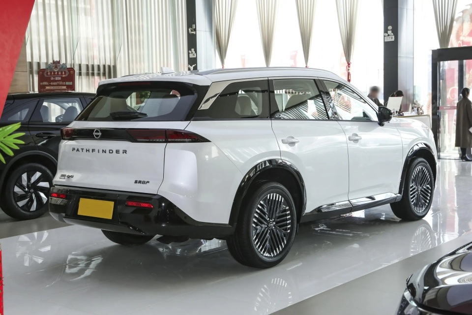 标配2.0t 9at,最高优惠3.3万,有6座/7座可选,日产探陆能买吗?