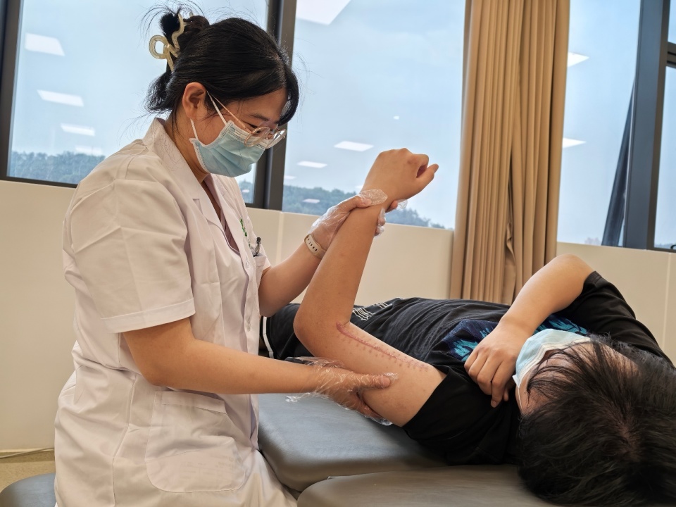 因车祸多发骨折伴桡神经损伤患者康复