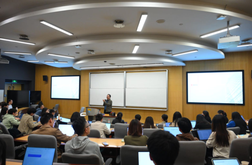 复旦管院价值投资课 | 江晖:从投研进阶到多基金经理团队制