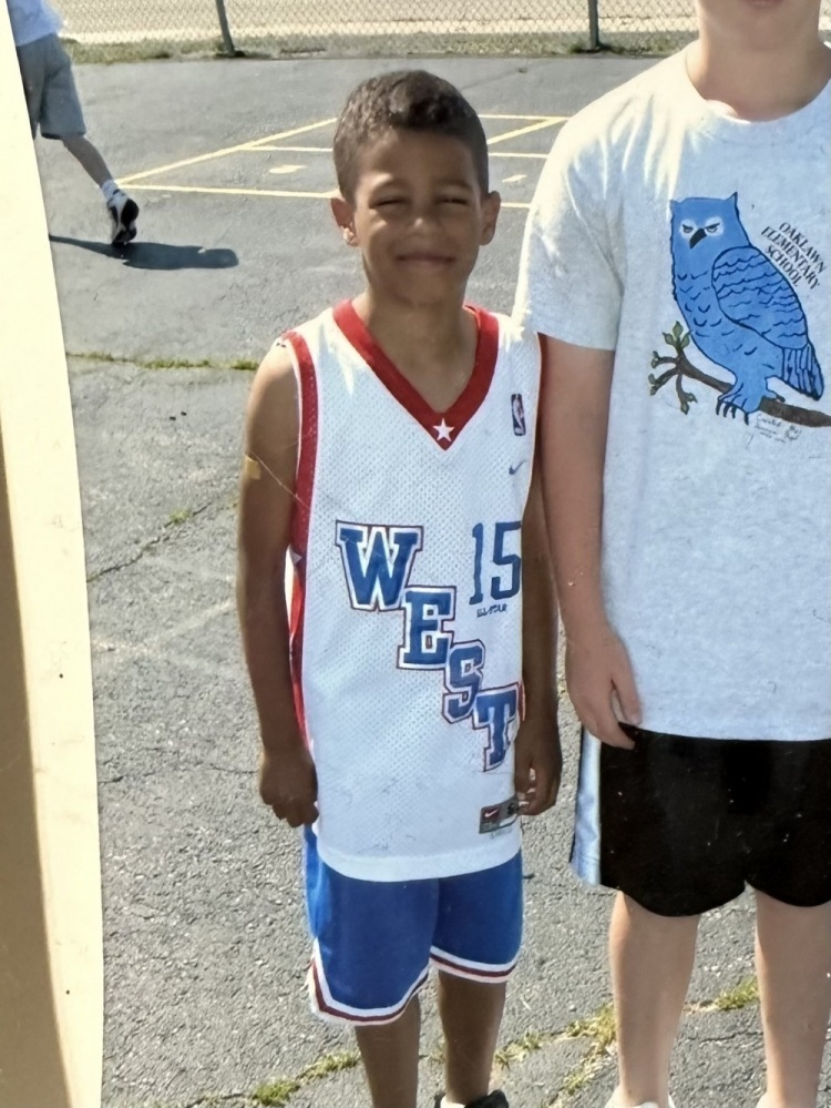 他写道:"这是我人生中第一件nba球衣(瓜哥西部全明星球星),我以前常常