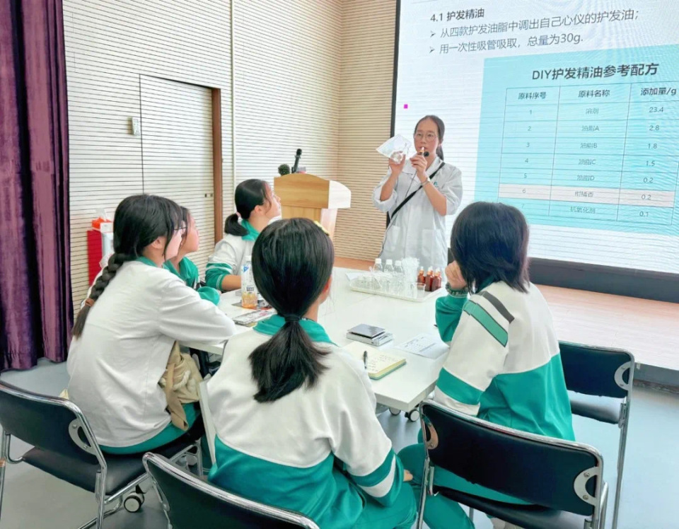 【视频】余娟:原来老祖先比我们更讲究扮靓 | 文化