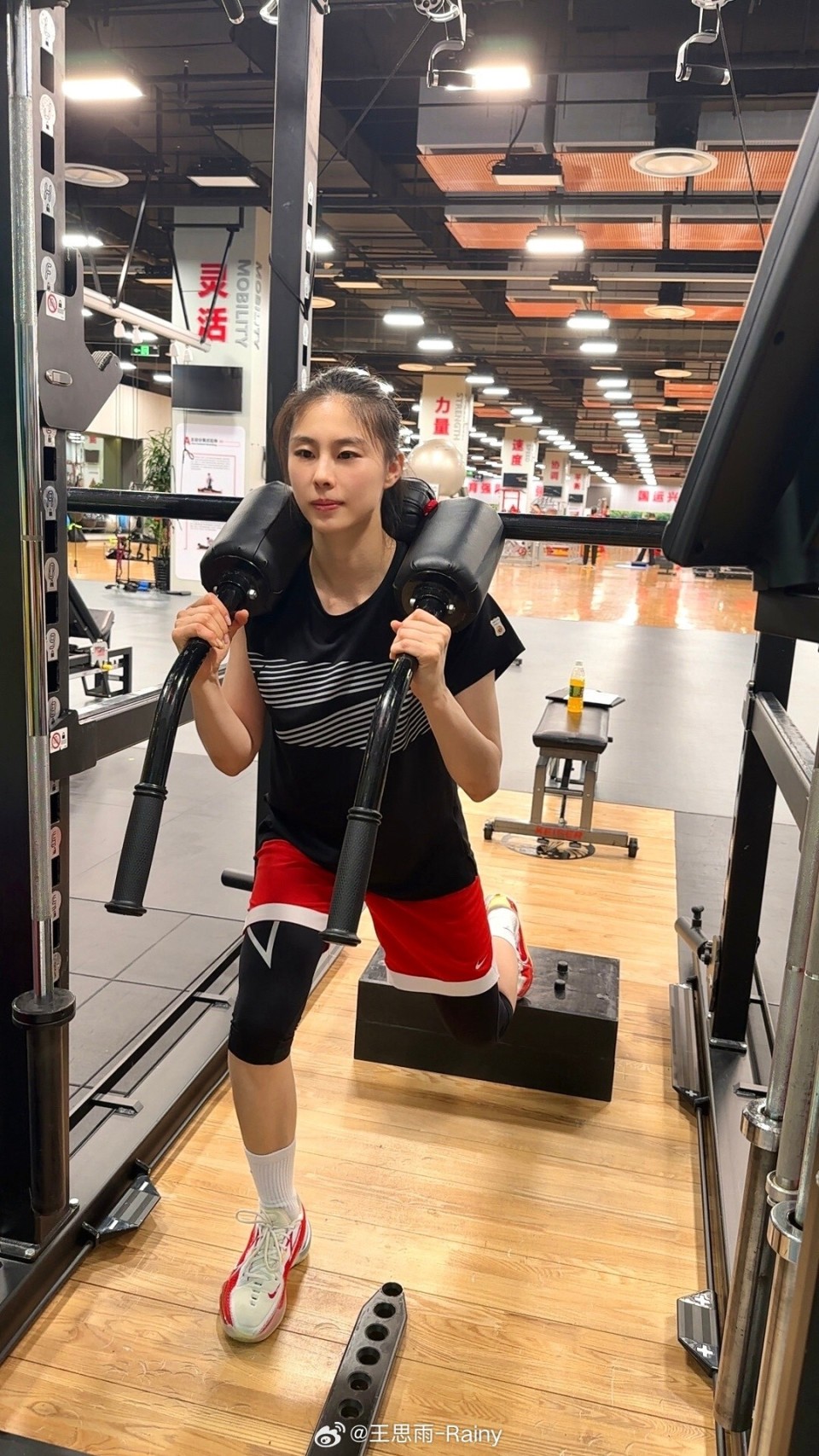 中国女篮后卫王思雨更新训练动态:最近有在很努力训练