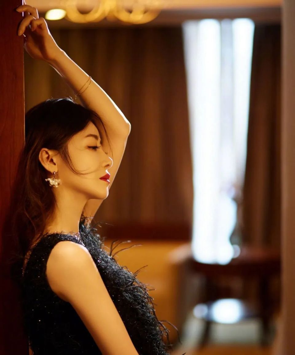 比萧亚轩还能撩的"古装女神",冻龄20年:这状态,49岁了?