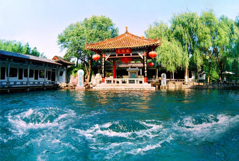 趵突泉夏日玩法全解锁,承包你的清凉与浪漫!