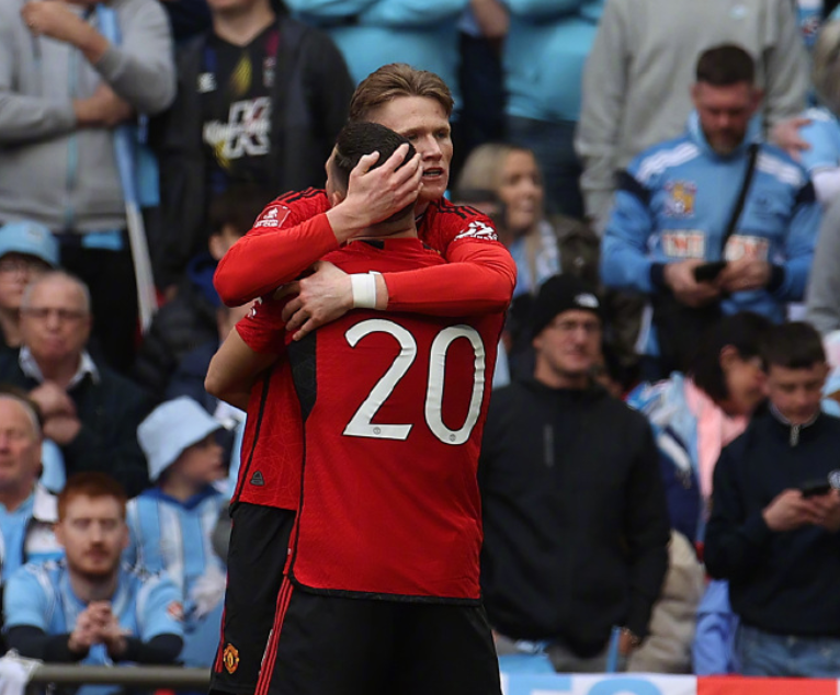 足总杯:曼联点球7-5考文垂!决赛再战曼城 b费传射奥纳纳扑点