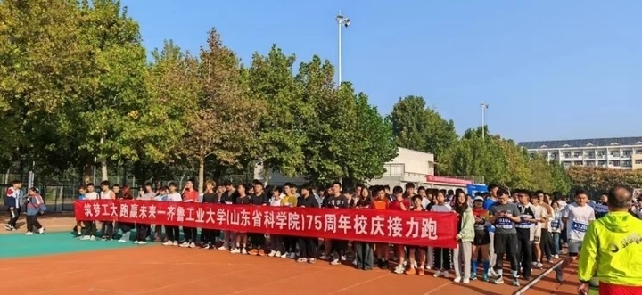 这里有健跑团,炫跑团,马拉松跑团,最大年龄跑者65岁.