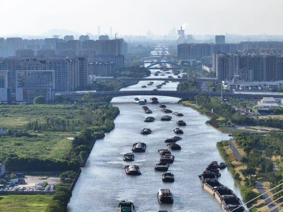 京杭运河苏州北段"大堵船",目前积压船舶放行完毕