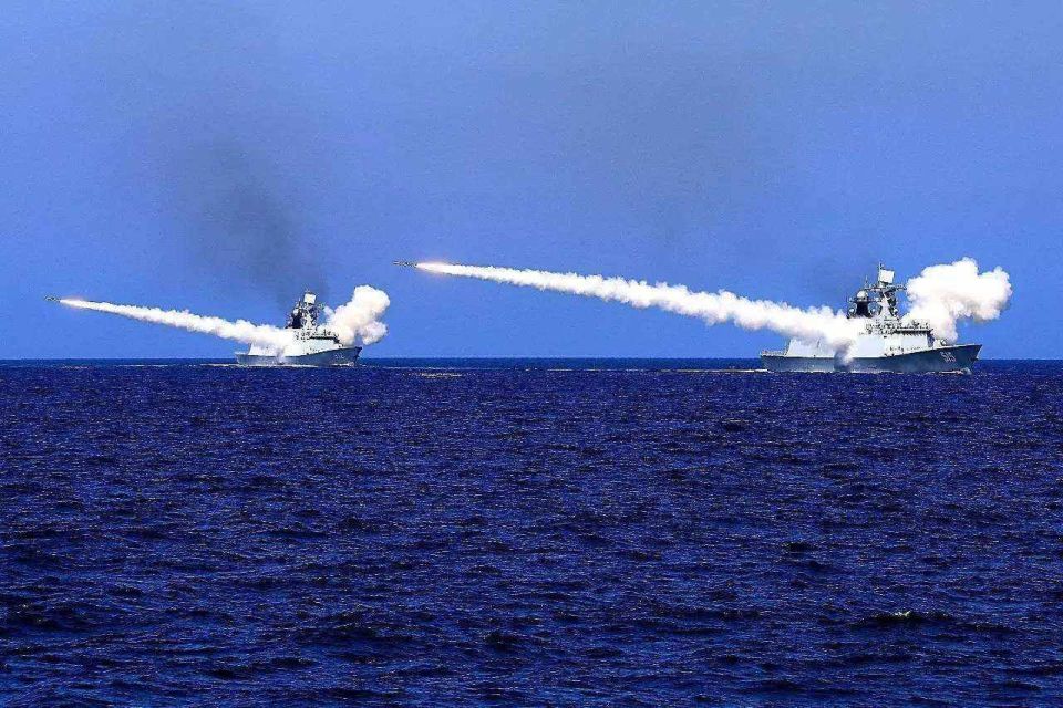 南部战区组织海空兵力位南海海域开展演训活动