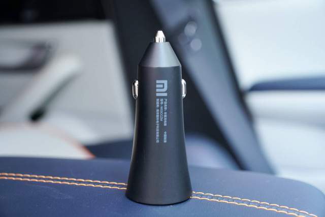 自动感应伸缩小米无线车充30w图赏