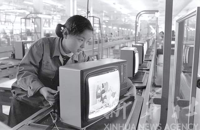 前新华社摄影记者杨溥涛去世,他拍下鲁迅迁葬虹口公园的画面