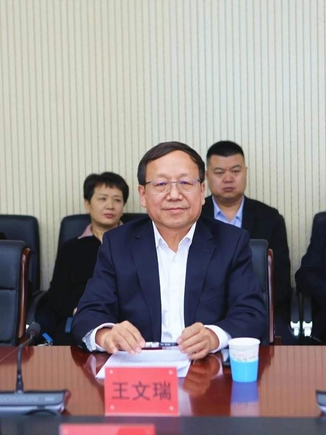 张忠兵同志任内蒙古自治区疾病预防控制中心主任_腾讯新闻