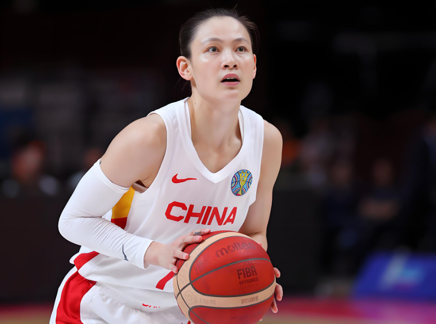 上场8分钟，出现6次失误！中国女篮30岁老将，进入了退役倒计时？