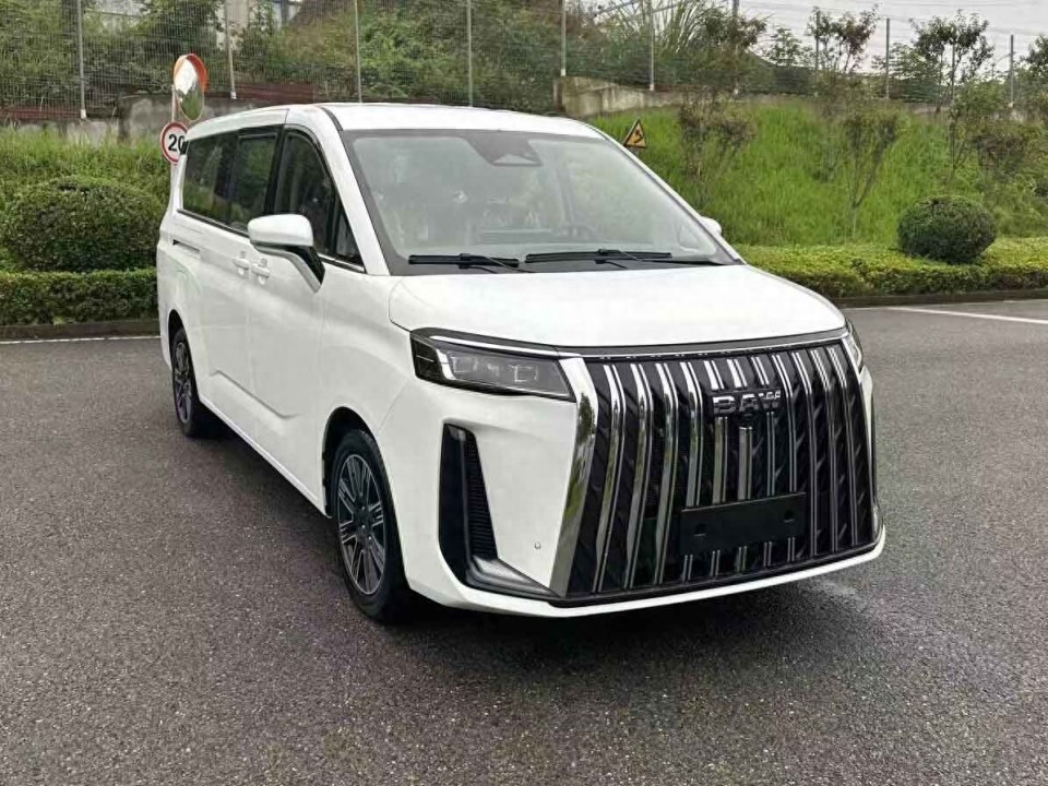 北汽制造新款MPV曝光，车长5317mm，侧滑门，7/9座都有，两种动力_腾讯新闻