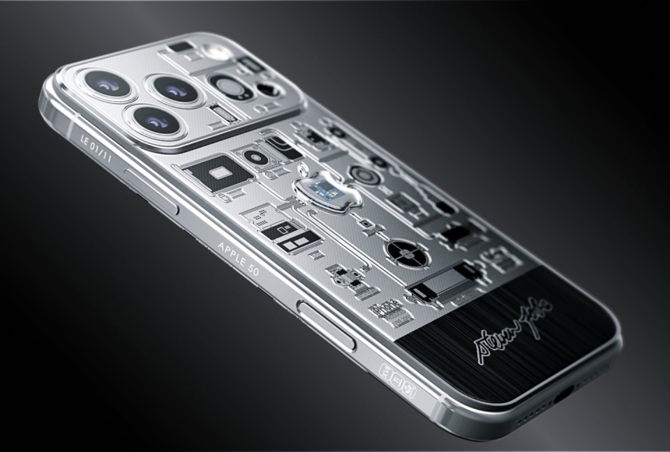 Nắp lưng của iPhone 17 Pro chứa bo mạch chủ nguyên bản chỉ có 11 chiếc trên thế giới