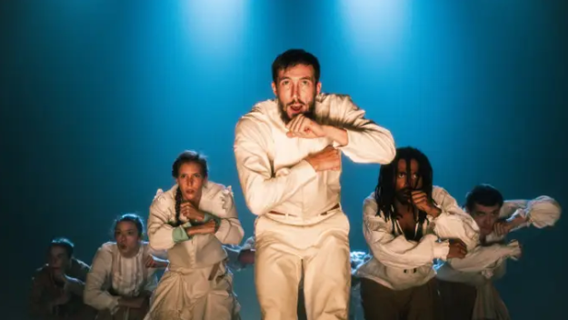 亮相上海国际舞蹈中心大剧场,包含《小丑》和《重生之路》两个篇章