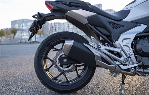 38万起 新款本田nc750x摩托上市:极速可达170km/h-腾讯新闻