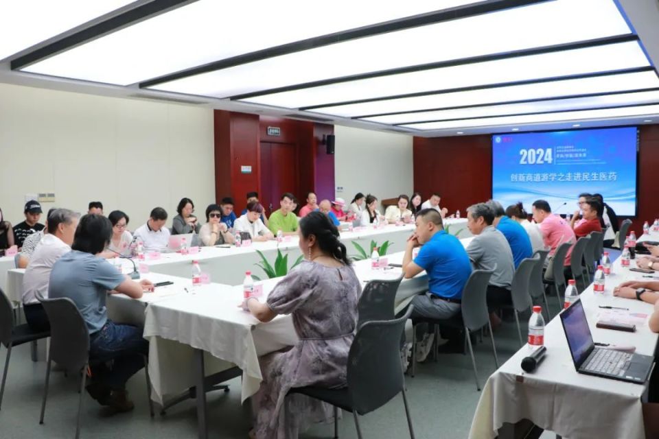 对话“百年”民生掌舵人竺福江——永不抱怨、永不放弃、永不等待_腾讯新闻