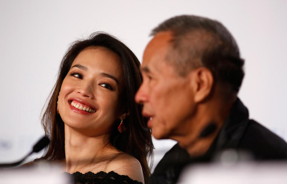 舒淇称早已知道侯孝贤病情不要打扰让侯导能自由自在的生活