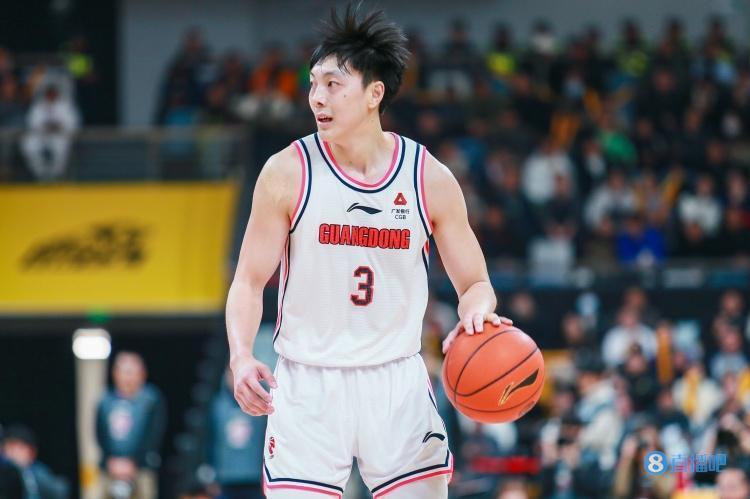 手感不错!胡明轩半场三分4中3&罚球5中5轰下16分3篮板_腾讯新闻