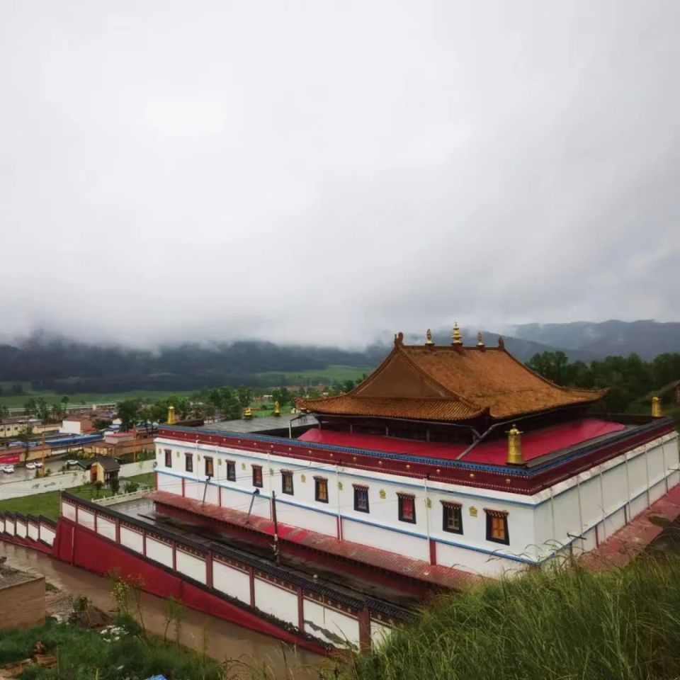 广惠寺03spring大通康乐山庄位于青海省西宁市大通县东峡林区境内的