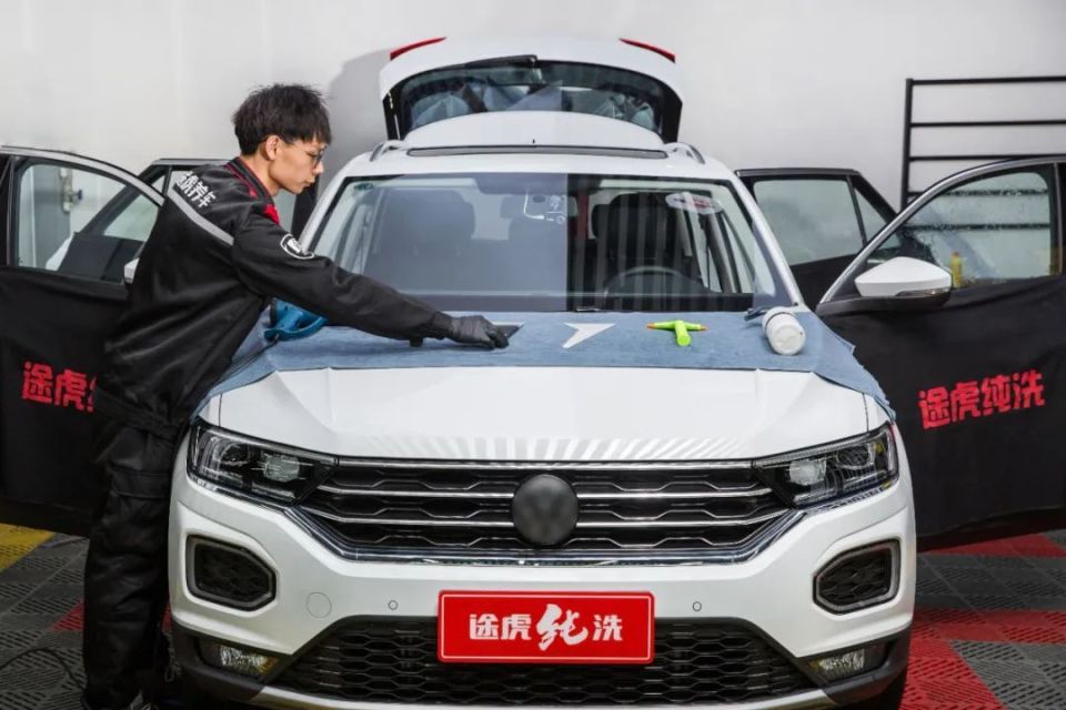 途虎养车全网首发高端车膜品牌—琥珀膜衣"倾城系列"新品窗膜