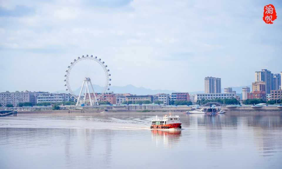 游走瑞安外滩高楼林立车水马龙城市繁华不逊中西部地级市