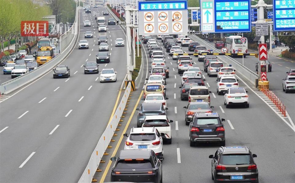 晚高峰叠加出城车流江城部分路段出现拥堵