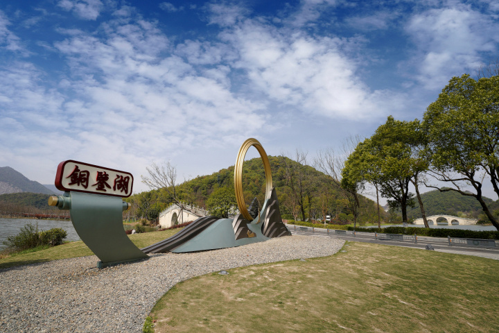 蘭裡景區蘭裡景區是集水,鄉,田園於一體的現代化都市農業綜合園,而