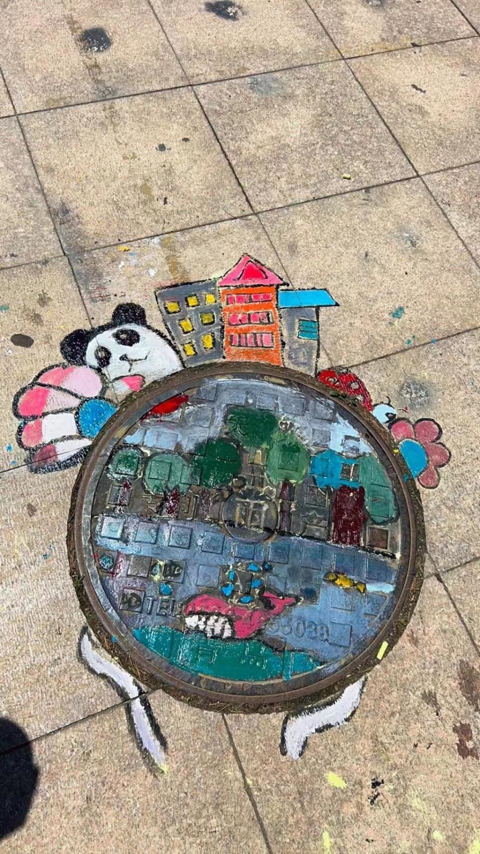 井盖变"景"盖,妙手绘环保