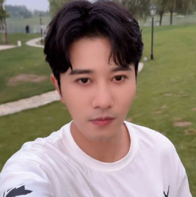 《玫瑰的故事》:长相不英俊,气质土,彭冠英演万人迷角色被吐槽油腻?