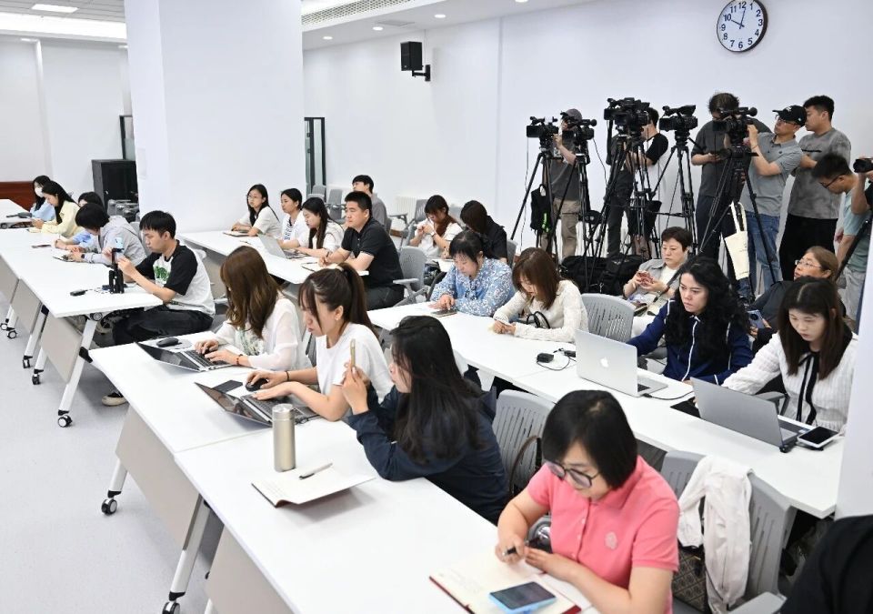 省政府新闻办举行新闻发布会 介绍“提升文化软实力”有关情况_腾讯新闻