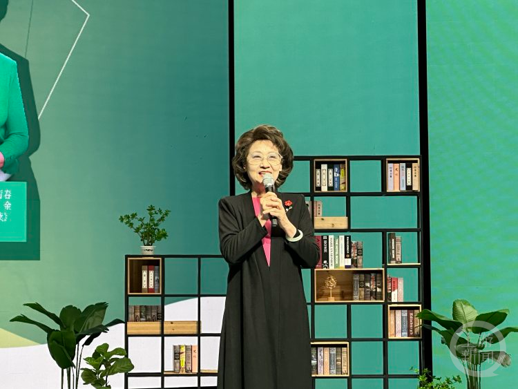 原央视知名主持人张悦：谈朗诵先从朗读说起_腾讯新闻
